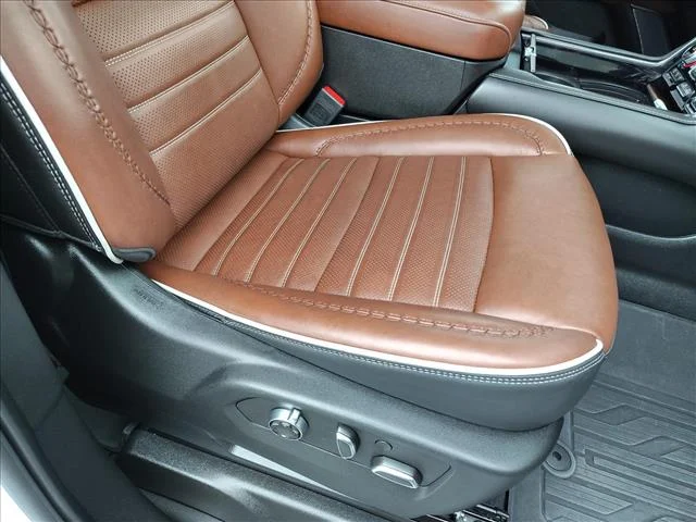 2024 GMC Yukon Denali Ultimate - Photo 31