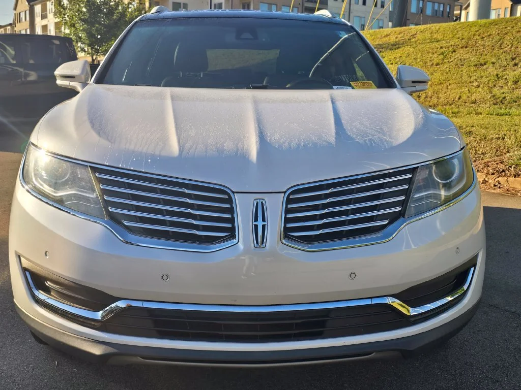 Used 2018 White Lincoln Reserve image 7