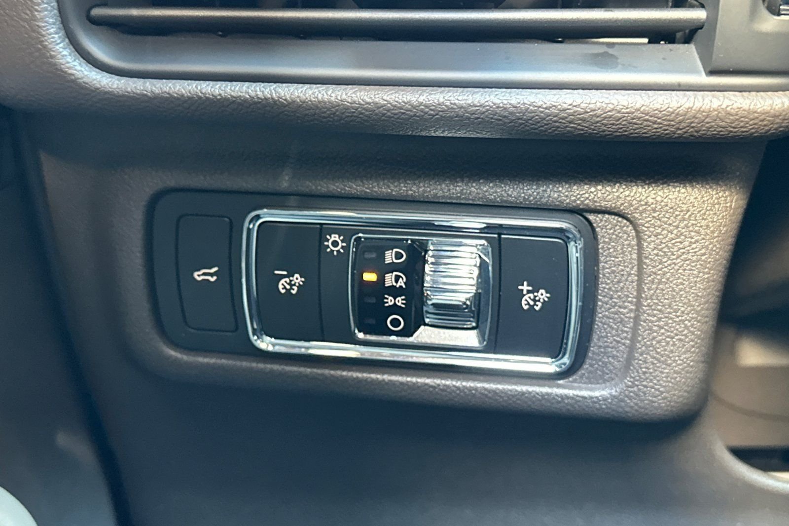 Used 2022 White Lincoln Standard image 29