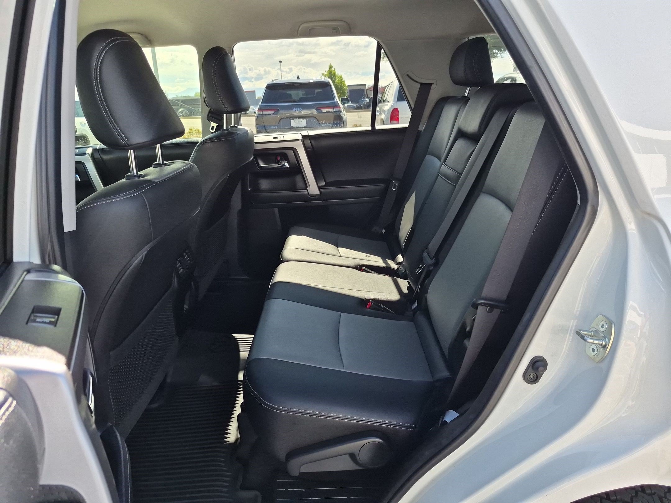 Used 2022 White Toyota SR5 Premium image 26