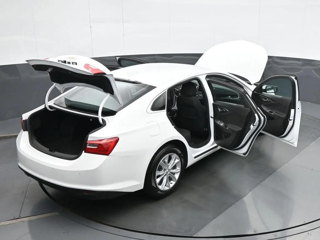 Used 2025 White Chevrolet LT image 39