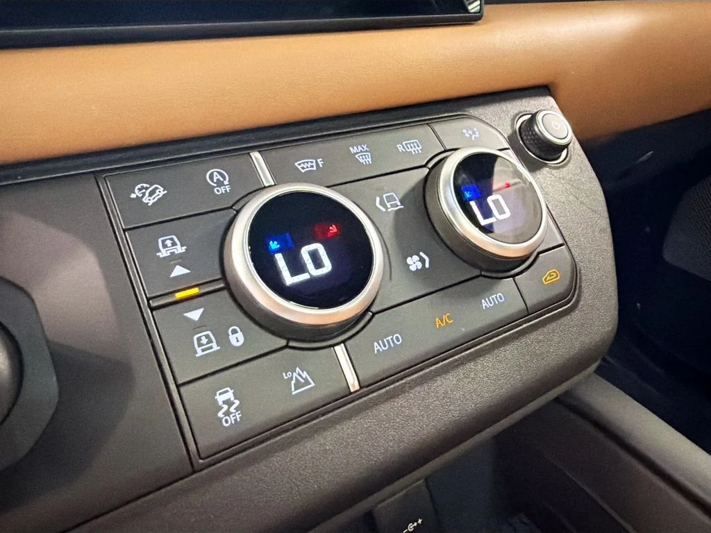 Certified Used 2024  Land Rover X-Dynamic SE image 17