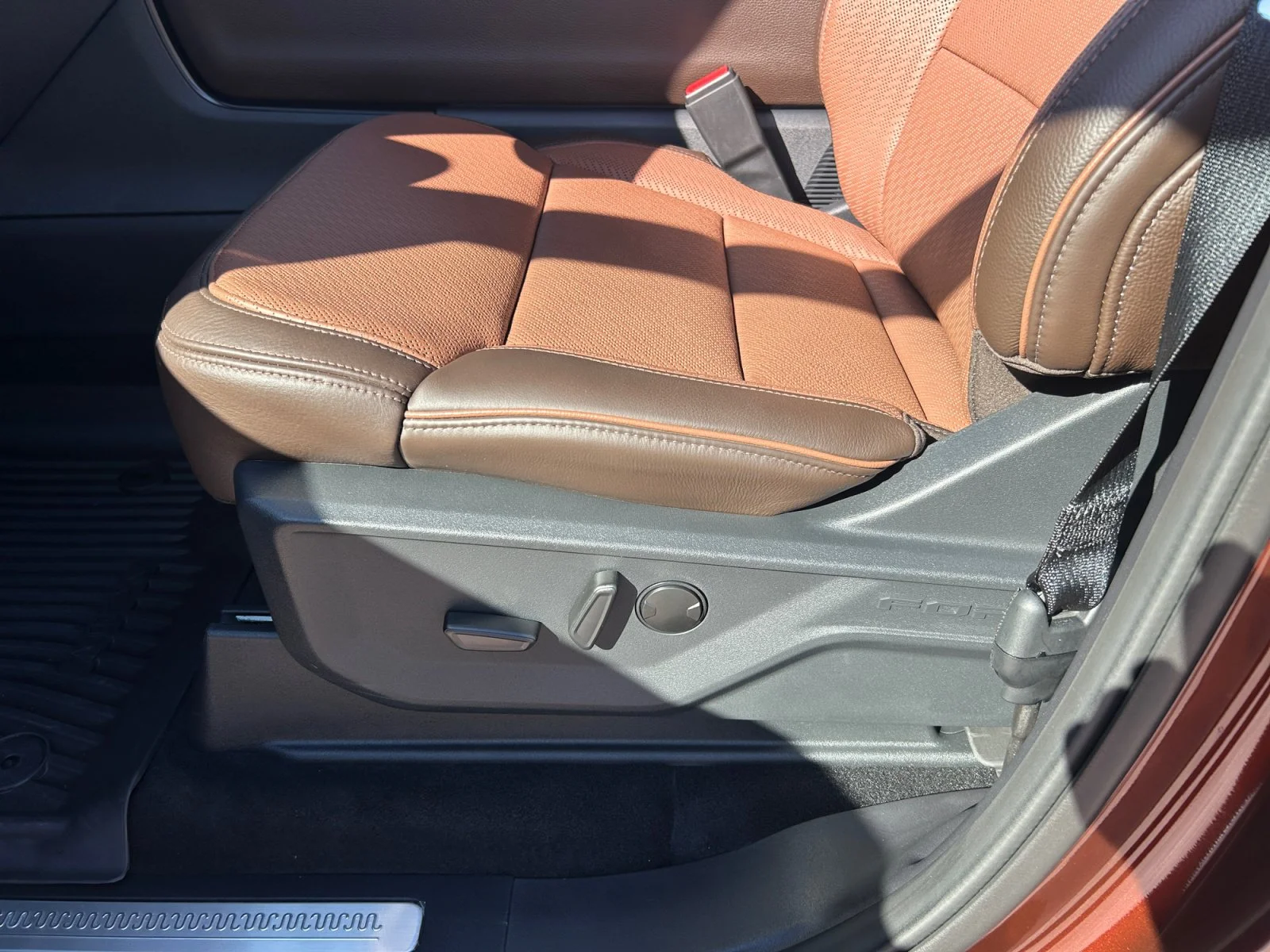 New 2027 Bronze Fire Metallic Tinted Clearcoat Ford King Ranch Max image 15