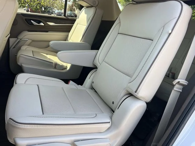 Used 2022 White GMC Denali image 22