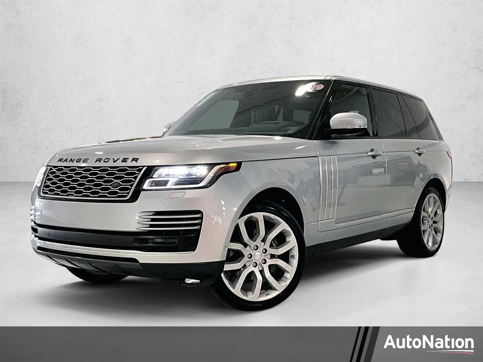 Used 2019 Indus Silver Metallic Land Rover  image 1