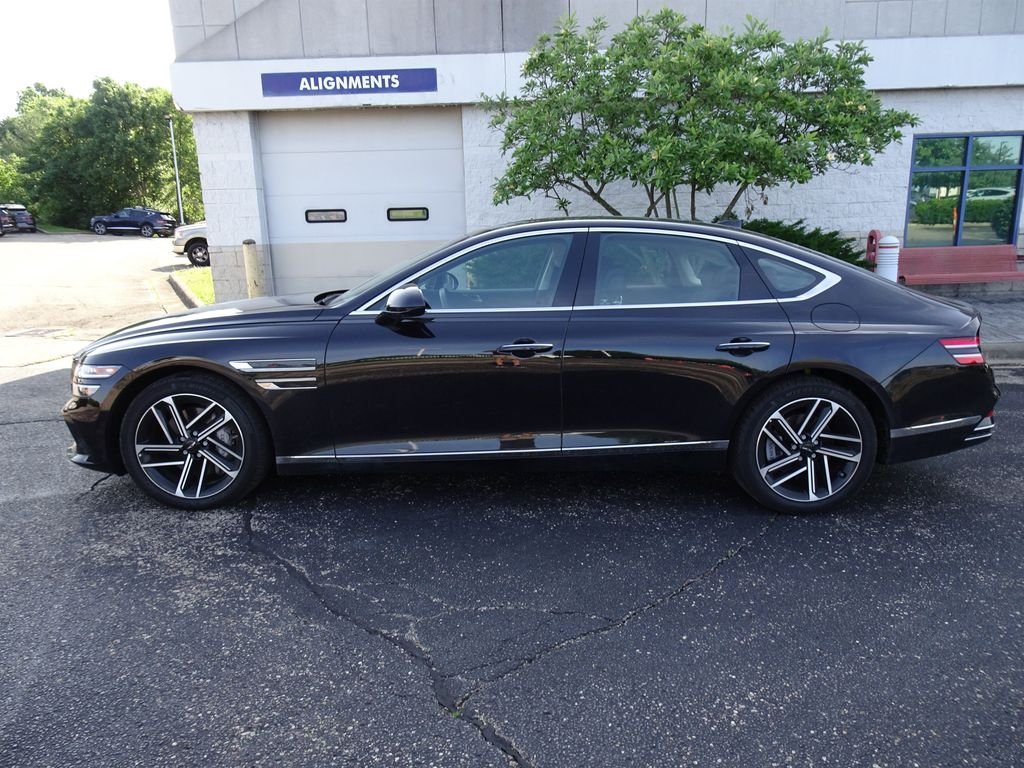 Certified Used 2025 Black Genesis 2.5T Advanced image 2