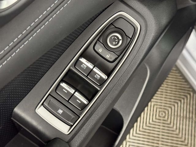 Used 2023 Ice Silver Metallic Subaru Limited image 18