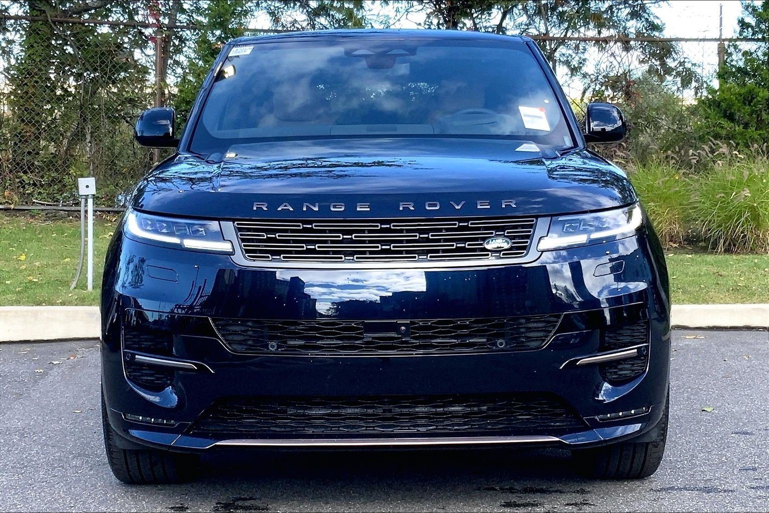 New 2027 Constellation Blue Land Rover Dynamic SE P400 image 3