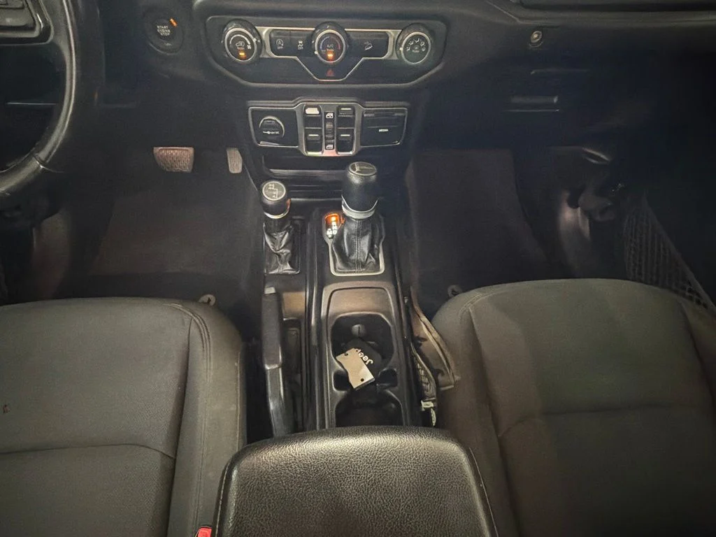 Used 2020 Black Clearcoat Jeep Sport image 19