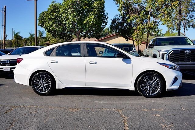 Used 2023 White Kia GT-Line image 6