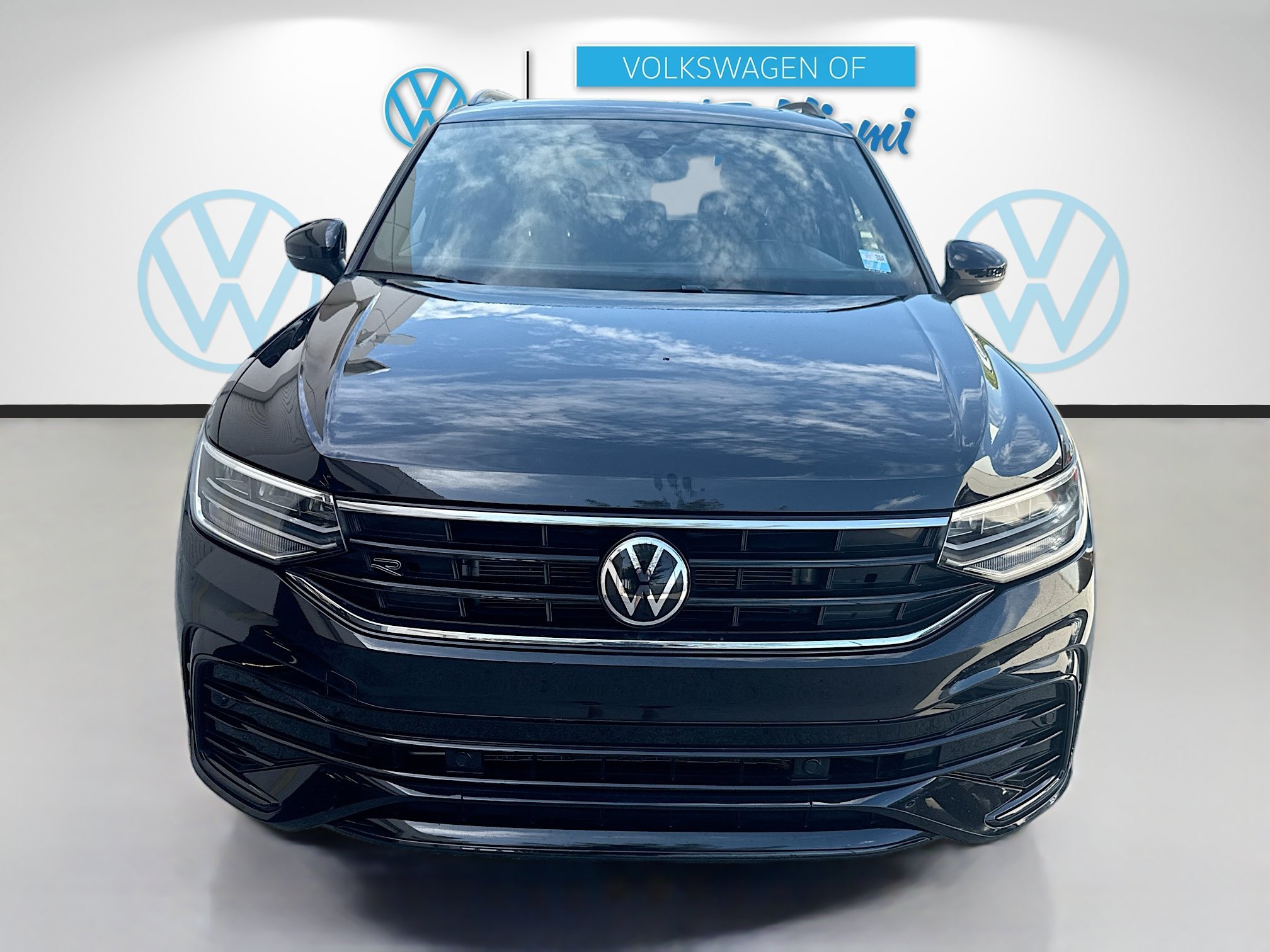 Certified Used 2022  Volkswagen SE R-Line Black image 2