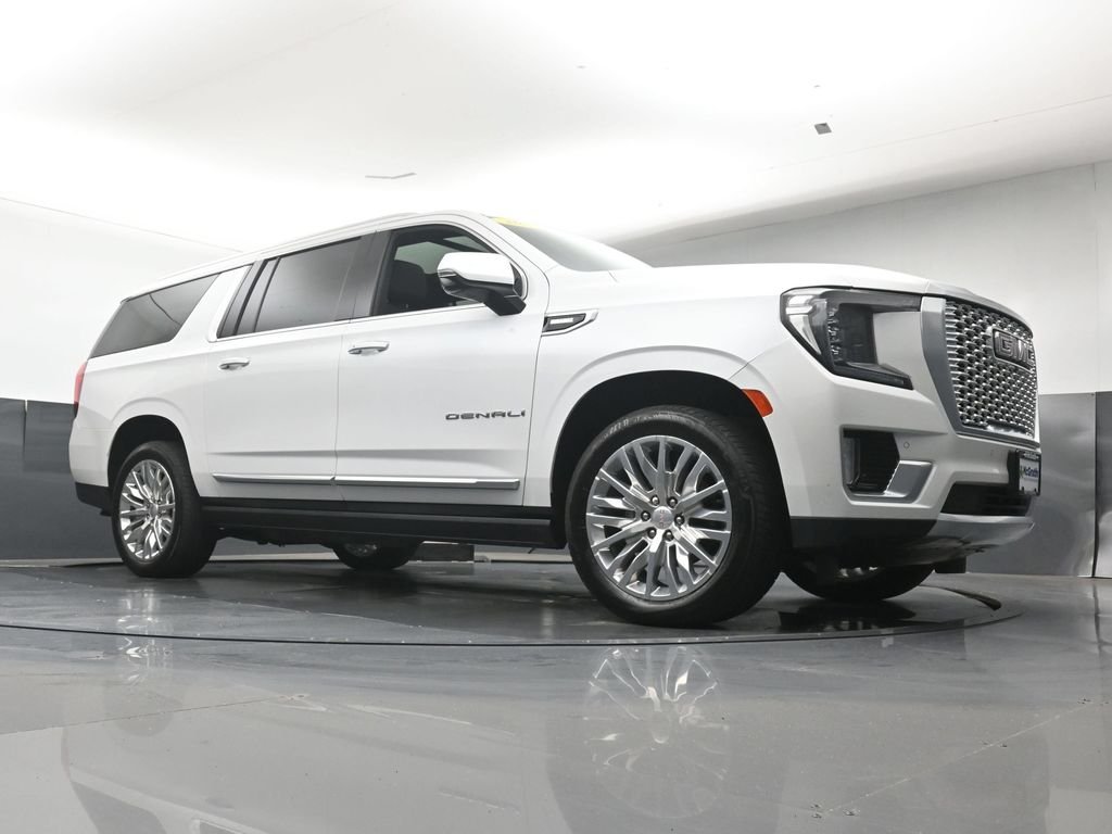 Used 2023 White GMC Denali image 29