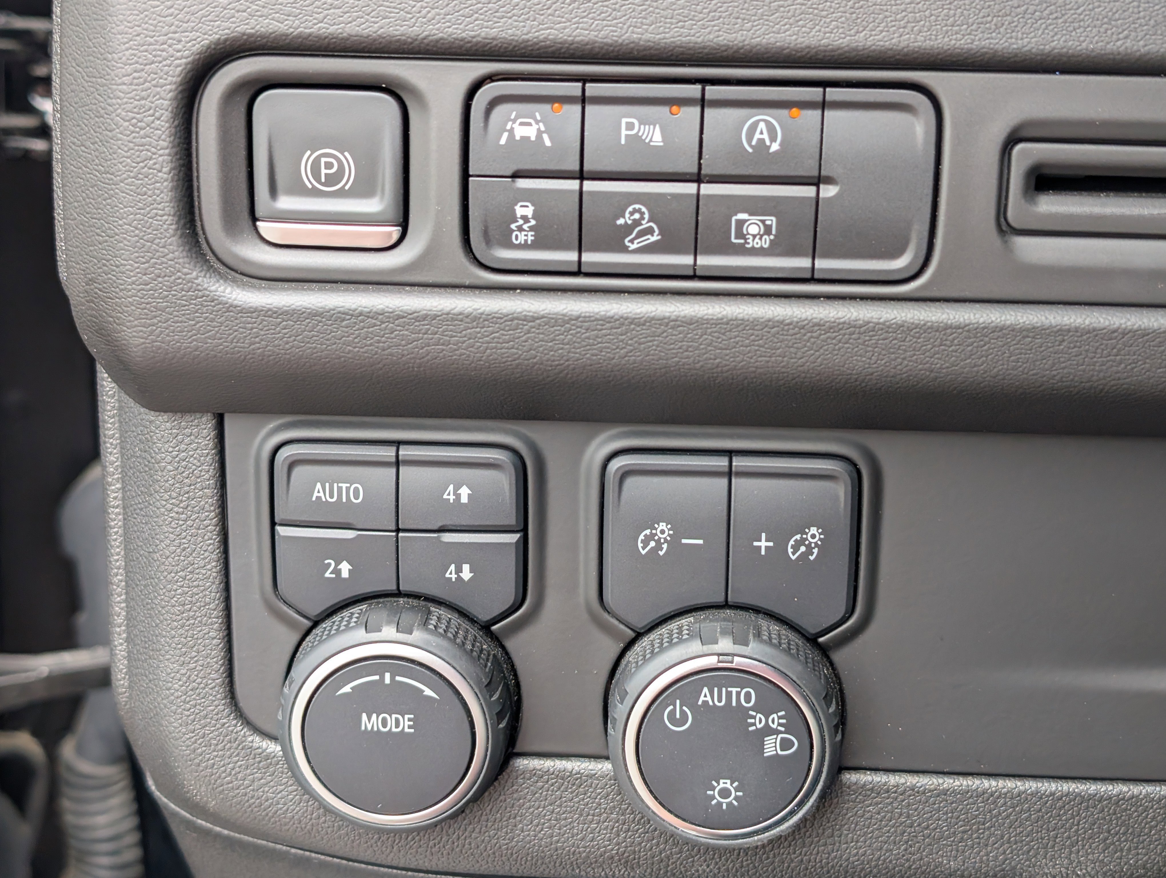 2023 Chevrolet Suburban Z71 - Photo 17