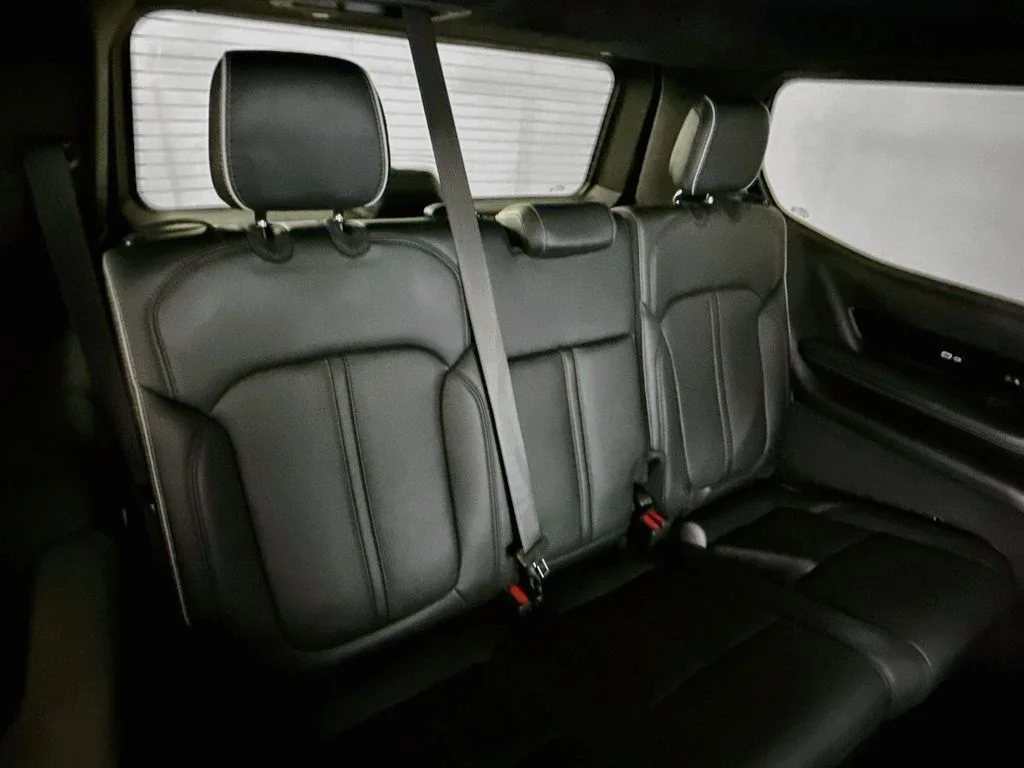 Used 2023 White Jeep Series II image 28