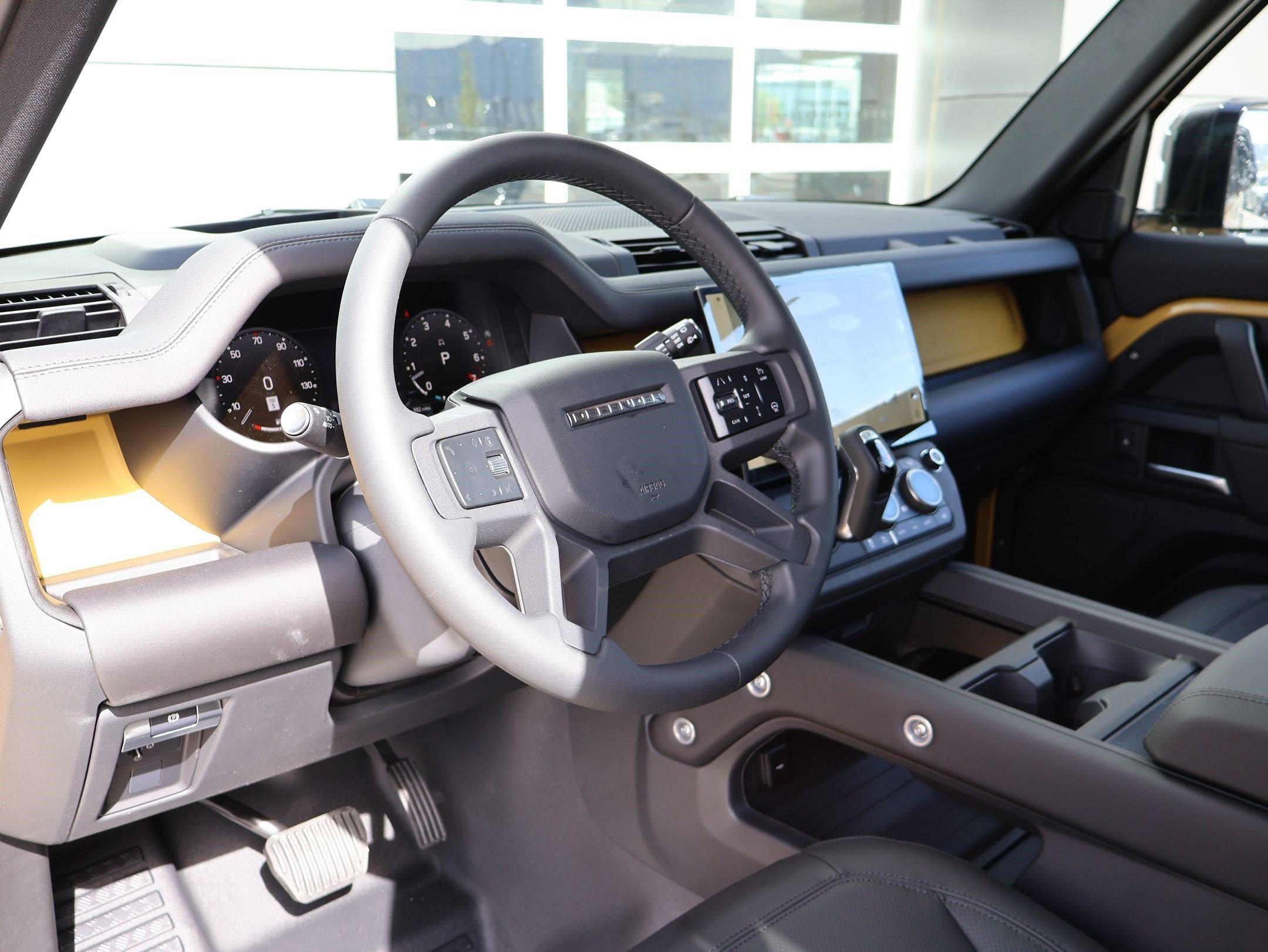 New 2026 Deep Sandglow Yellow LAND ROVER P400 Trophy Edition Deep Sandglow image 10
