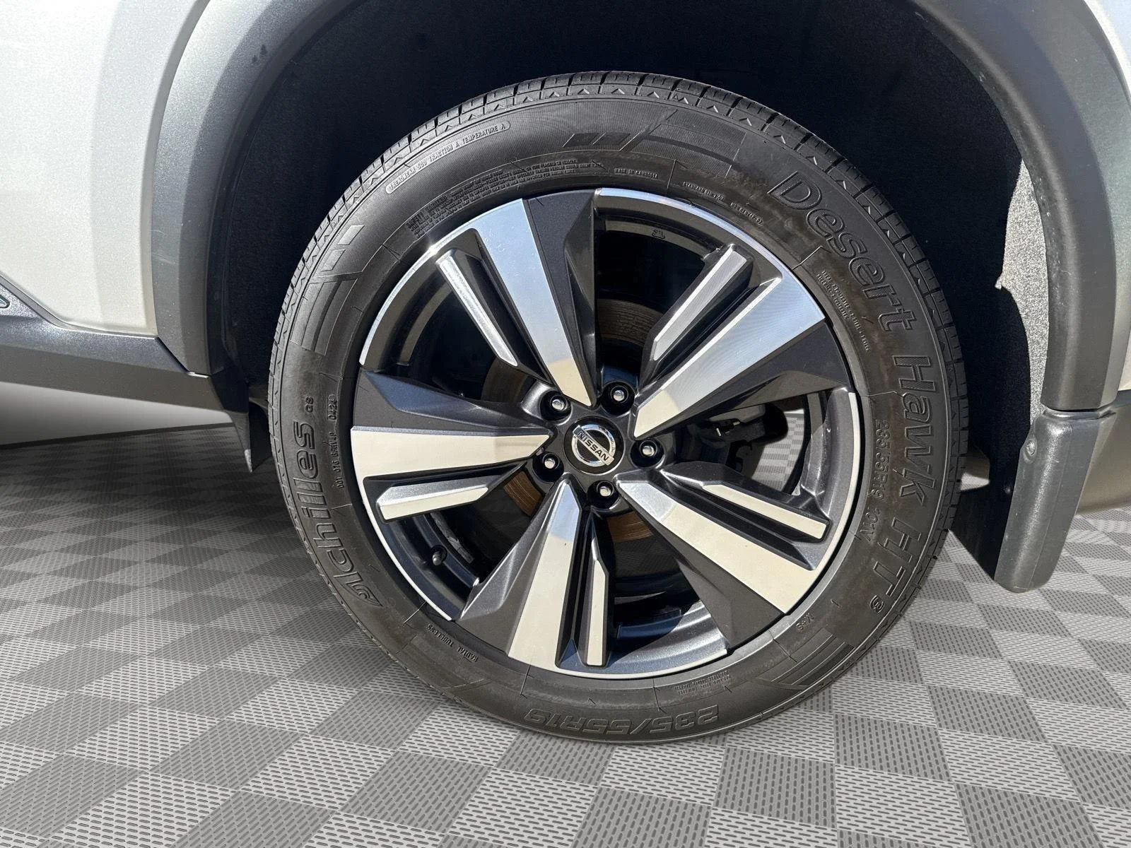 Used 2021 Brilliant Silver Metallic Nissan SL image 15