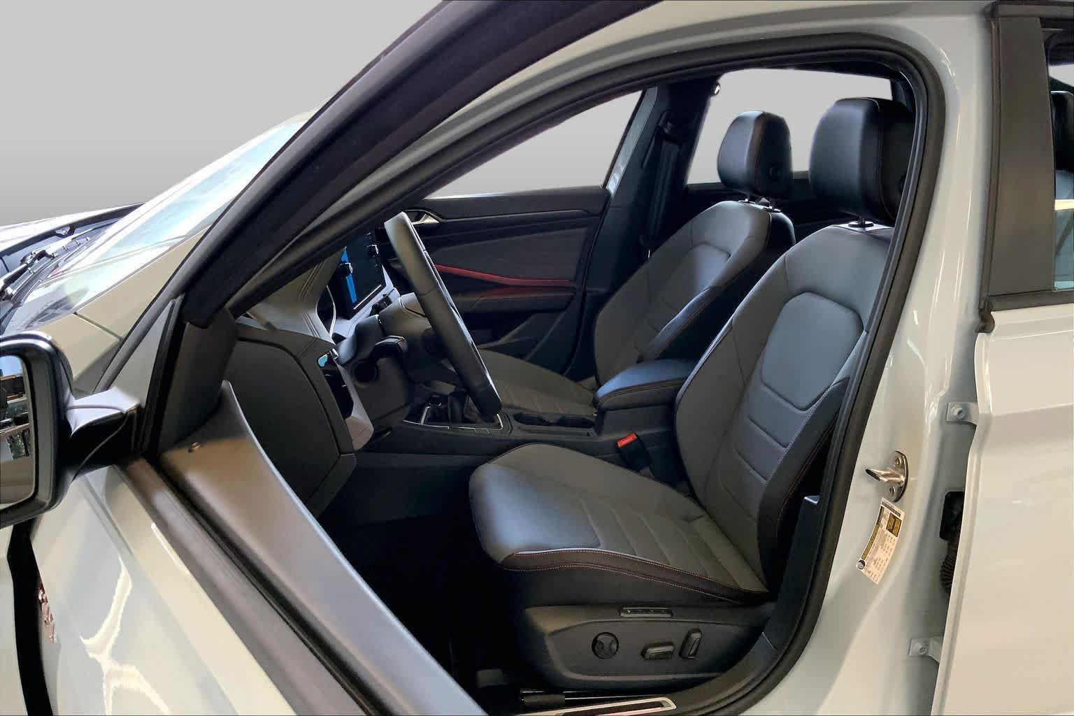 New 2026 Monument Gray w/Deep Black Roof Volkswagen Autobahn image 8