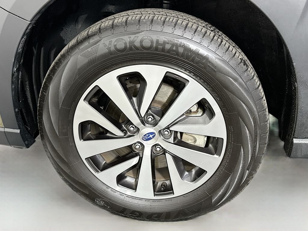 Used 2025 Autumn Green Metallic Subaru Premium image 33