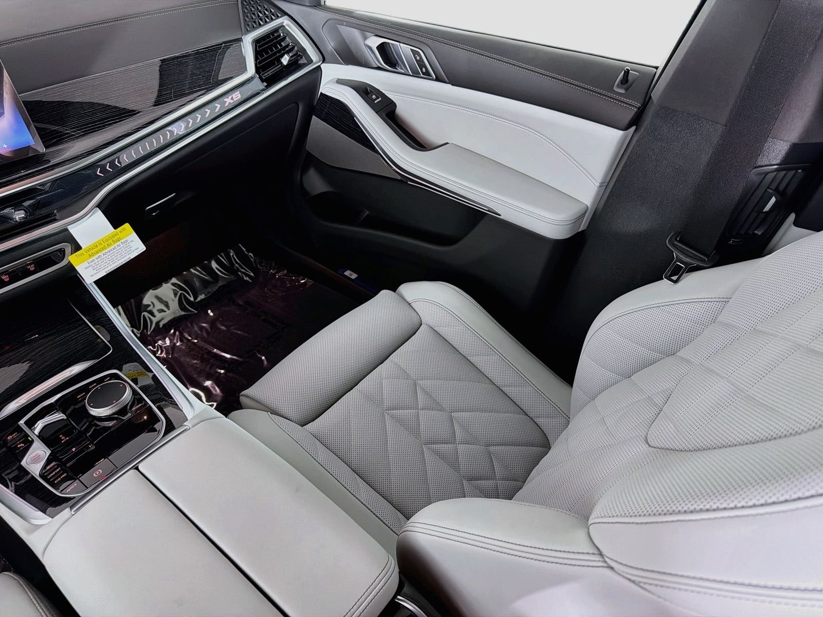 New 2026 Black Sapphire Metallic BMW sDrive40i image 25