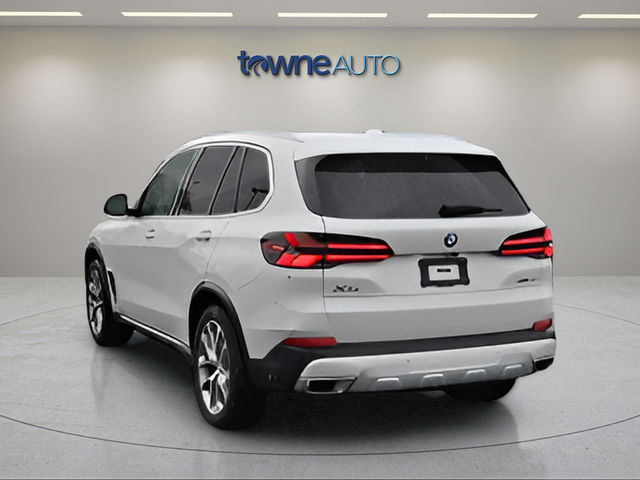 Used 2024 White BMW xDrive40i image 4