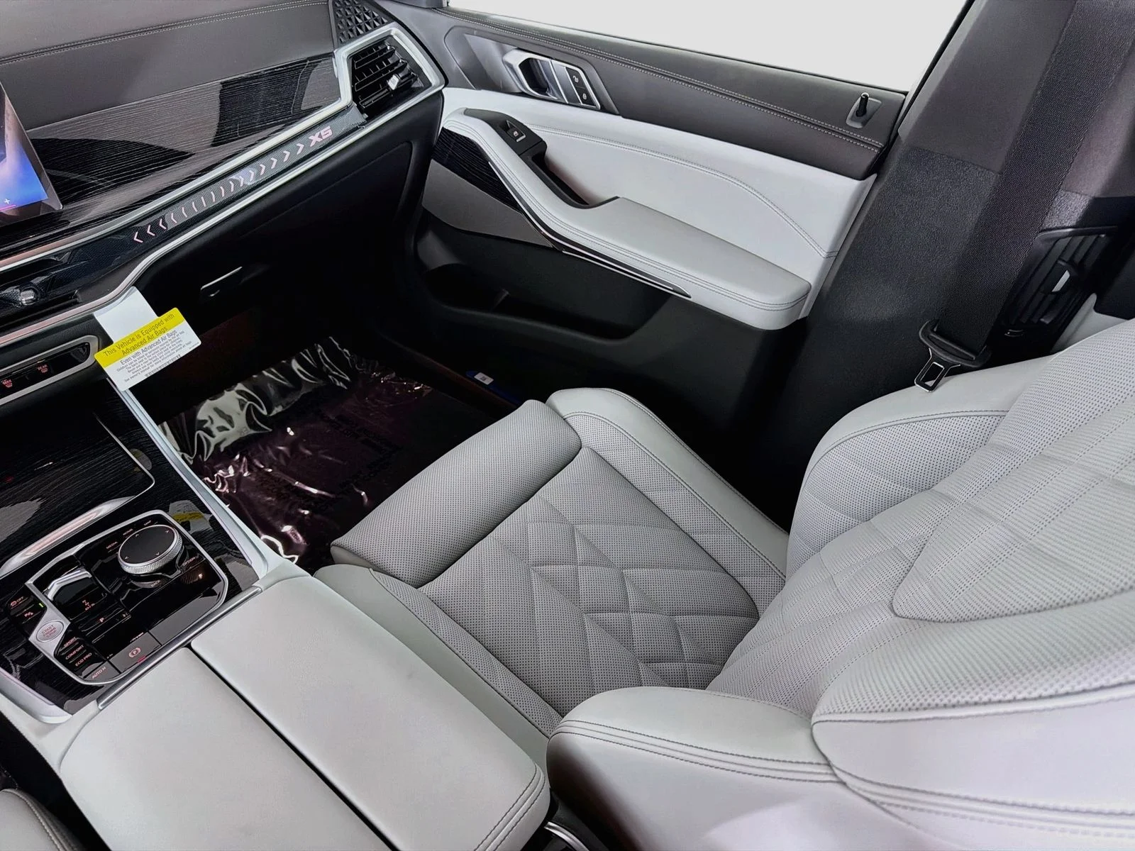 New 2026 Black Sapphire Metallic BMW sDrive40i image 25