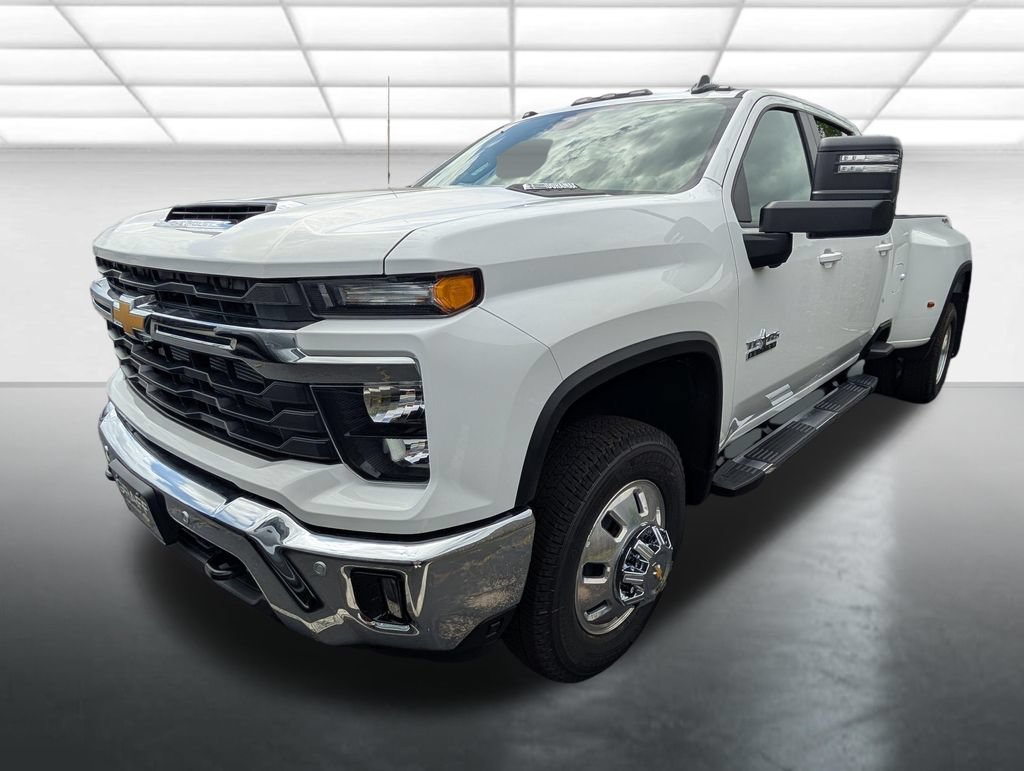 New 2026 Summit White Chevrolet LT DRW image 29