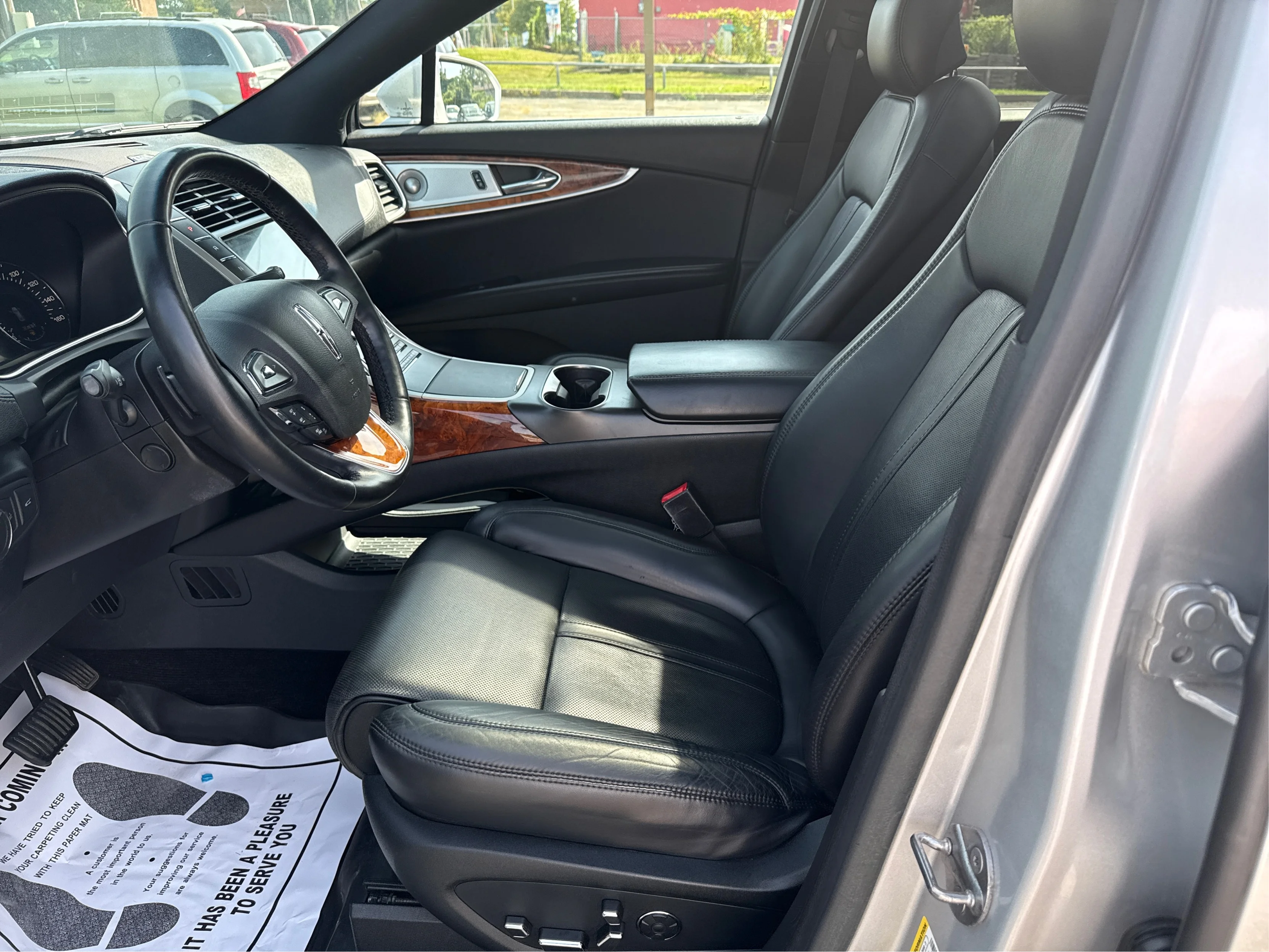 Used 2016 Silver Lincoln Reserve image 9