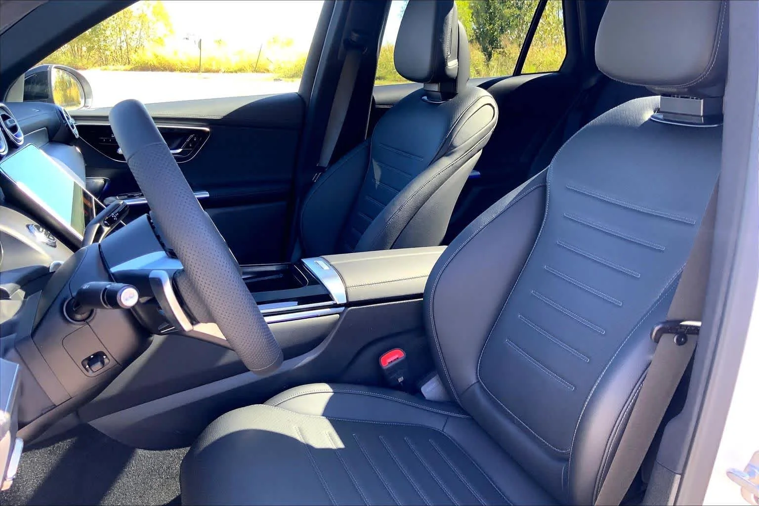 New 2026 Polar White Mercedes-Benz GLC 300 image 9