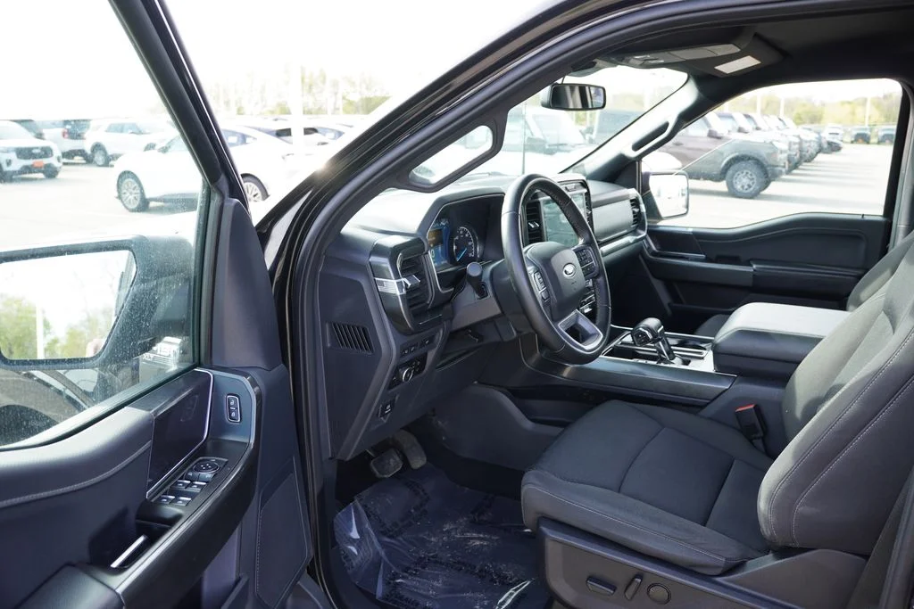 Used 2023 Black Ford XLT image 15