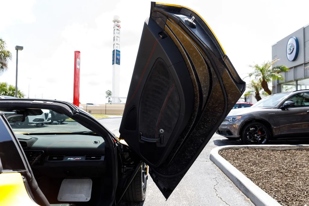 Used 2023  Maserati Cielo image 12