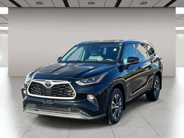 Used 2021 Black Toyota XLE image 8