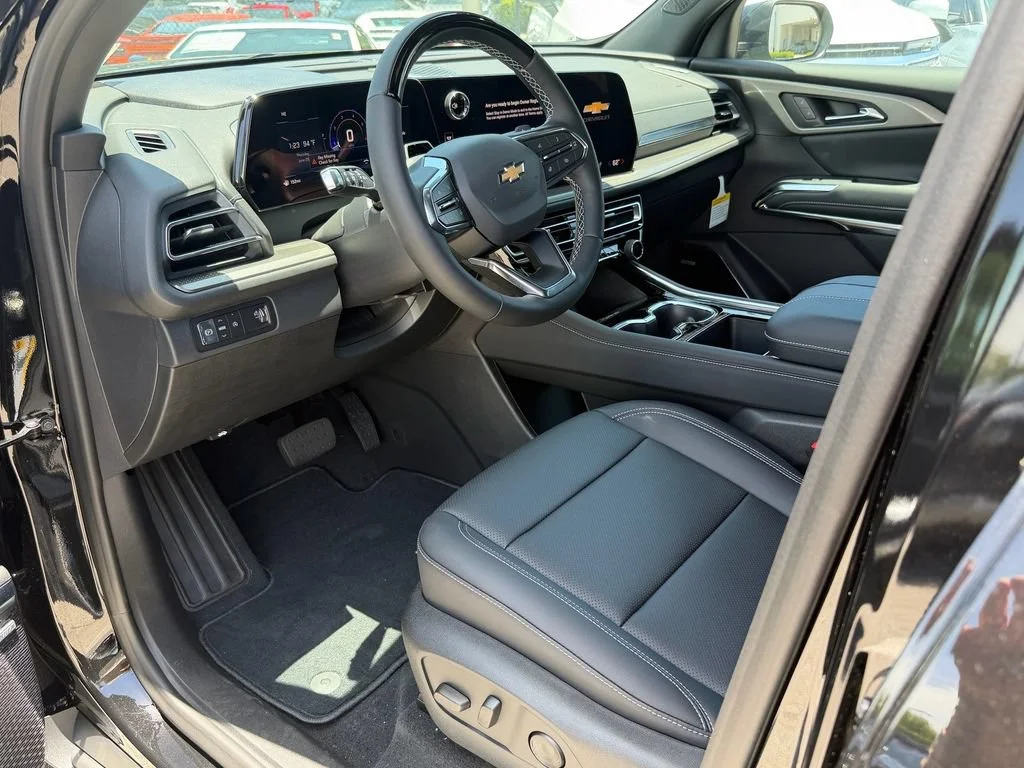 New 2026 Mosaic Black Metallic Chevrolet LT image 9