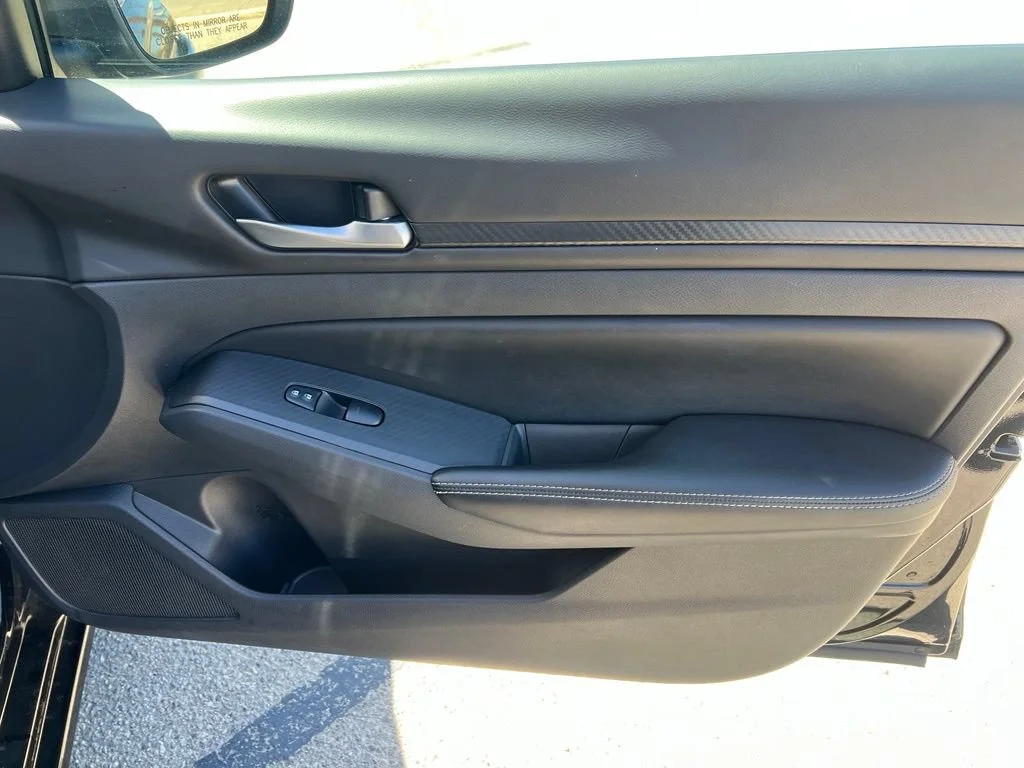 2025 Nissan Altima SV - Photo 28