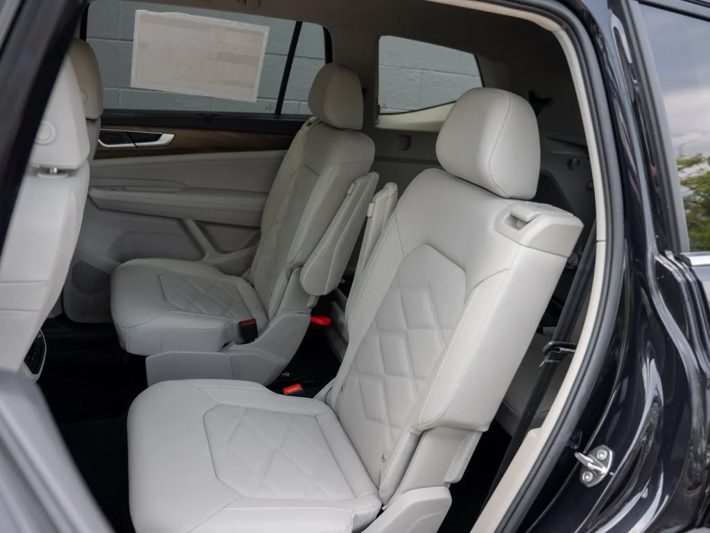 New 2026 Deep Black Pearl Volkswagen 2.0T SE W/TECHNOLOGY image 9