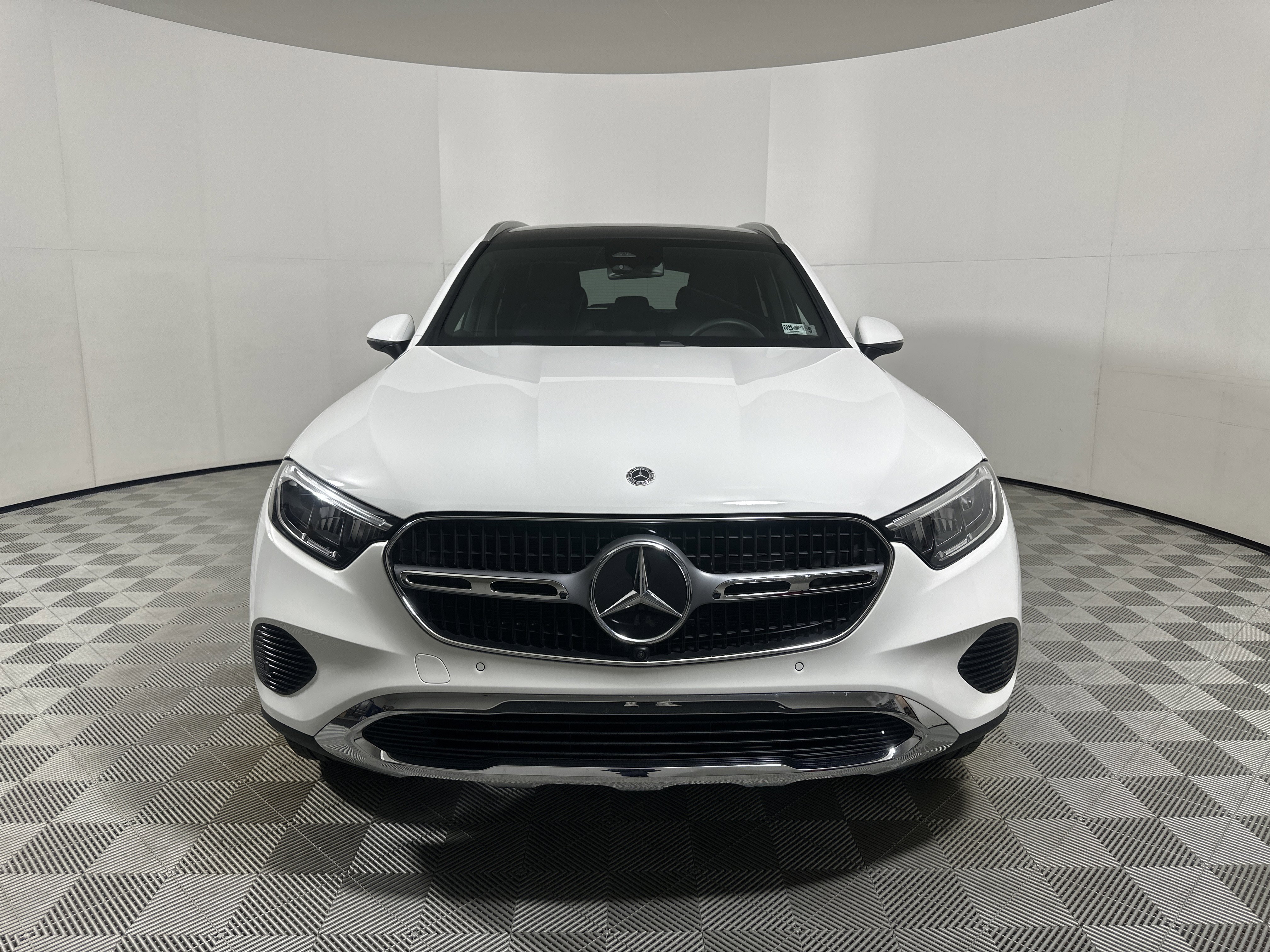 Used 2025 White Mercedes-Benz GLC 300 image 2