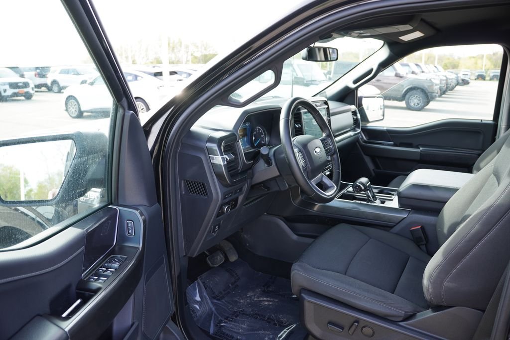 Used 2023 Black Ford XLT image 15