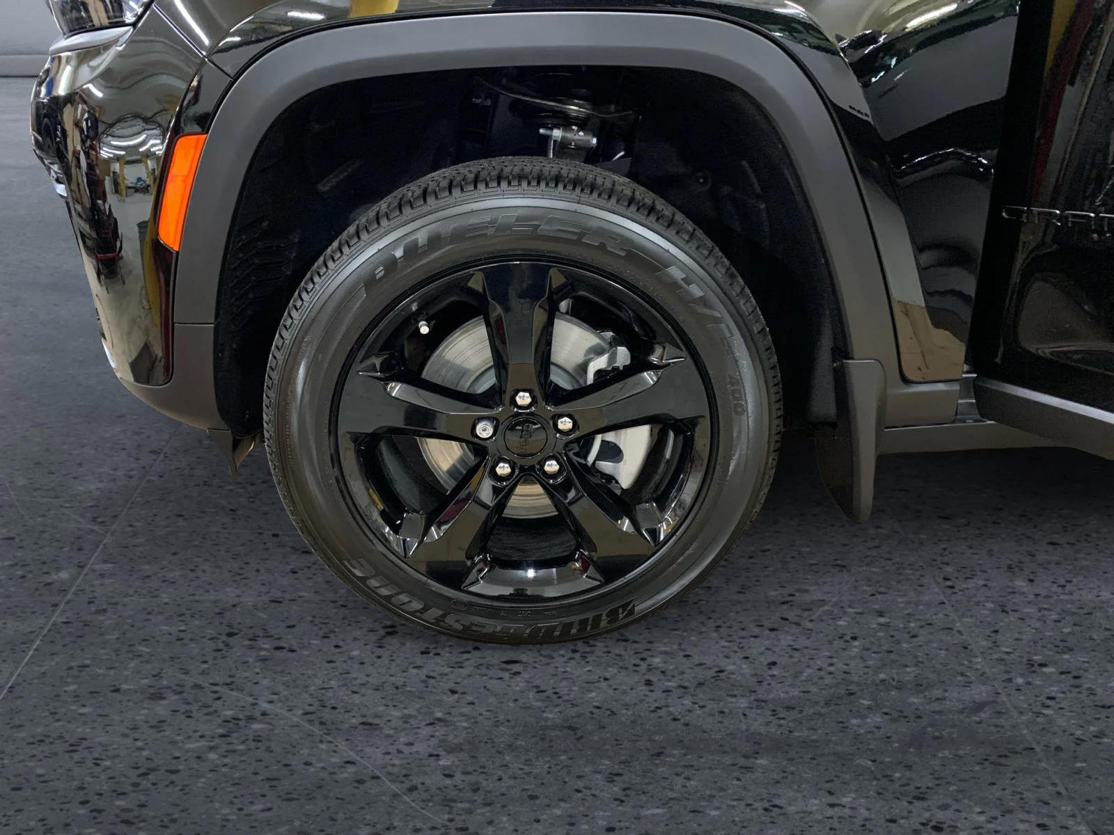New 2026 Diamond Black Crystal Pearl Jeep Altitude image 9