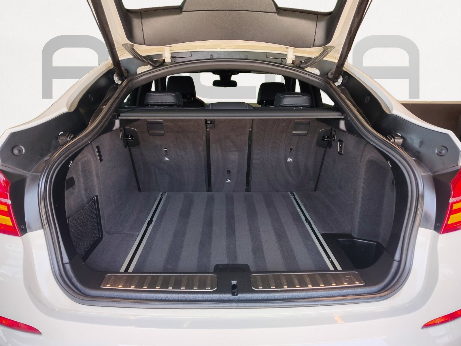 Used 2018 Alpine White BMW xDrive28i image 13