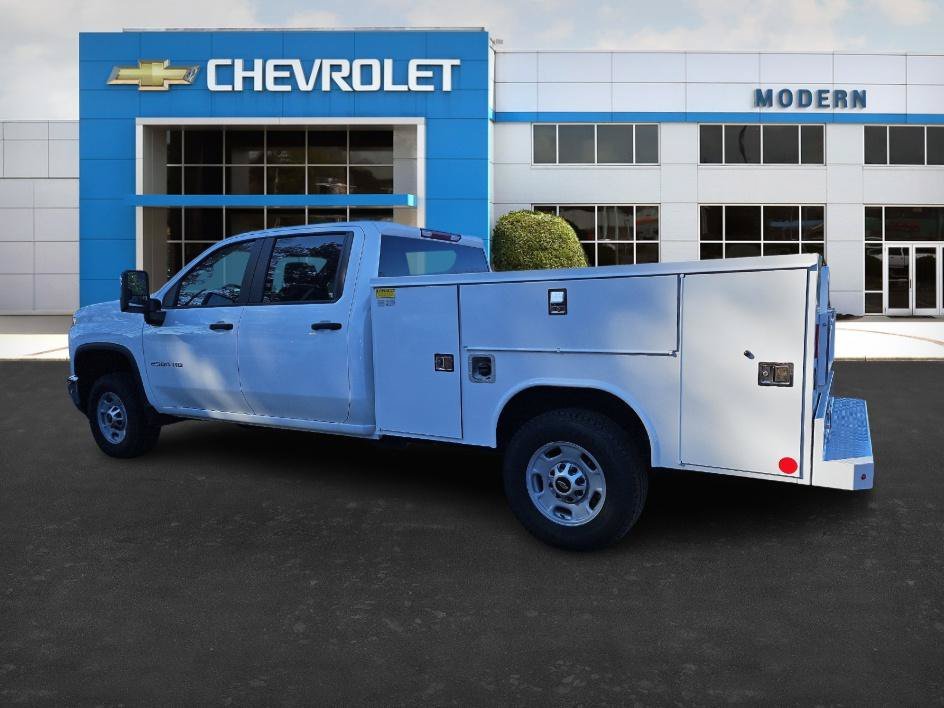 New 2025 Summit White Chevrolet WT image 3