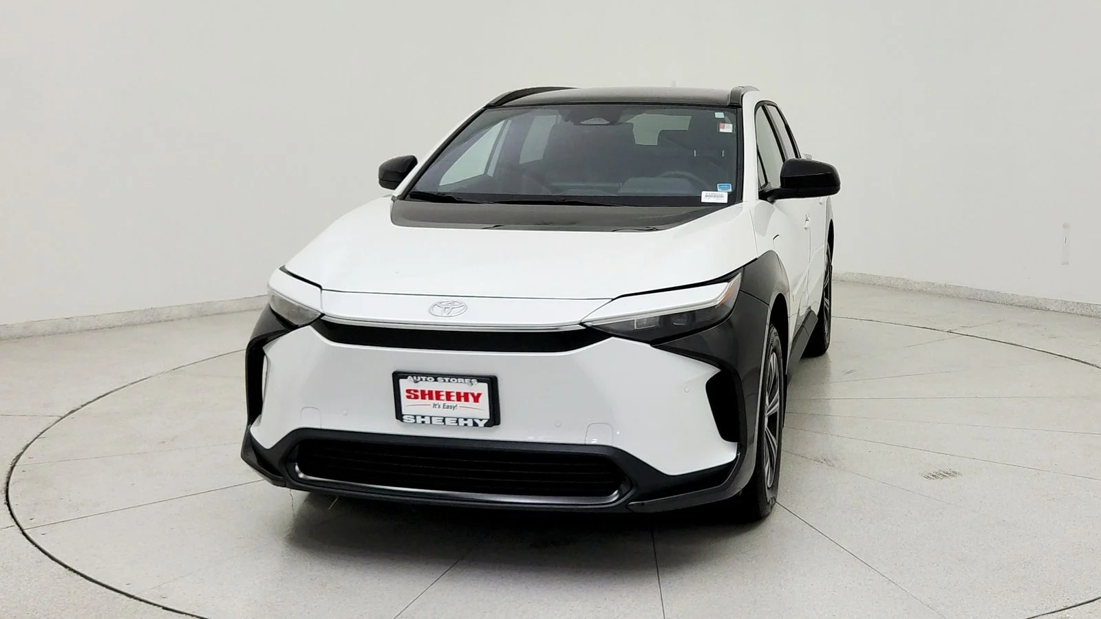 Used 2024 Beige Toyota XLE image 2
