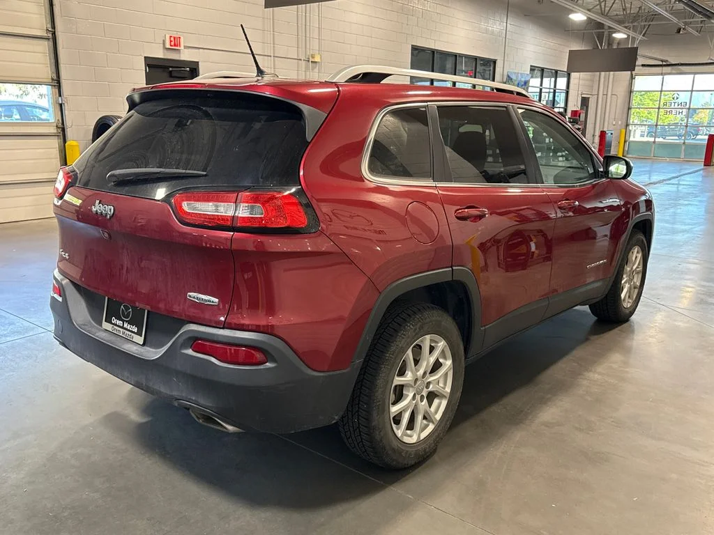 Used 2015 Red Jeep Latitude image 4