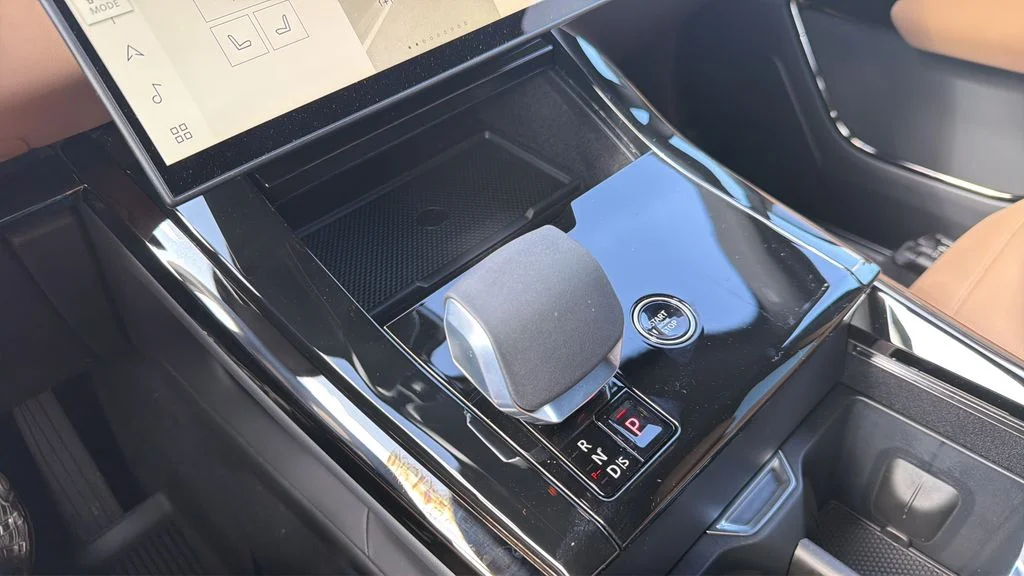 New 2026 Black Land Rover SE image 20