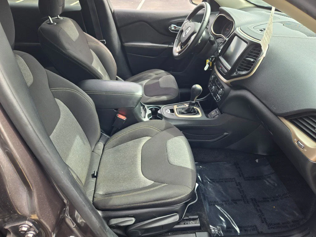 Used 2014 Gray Jeep Latitude image 5