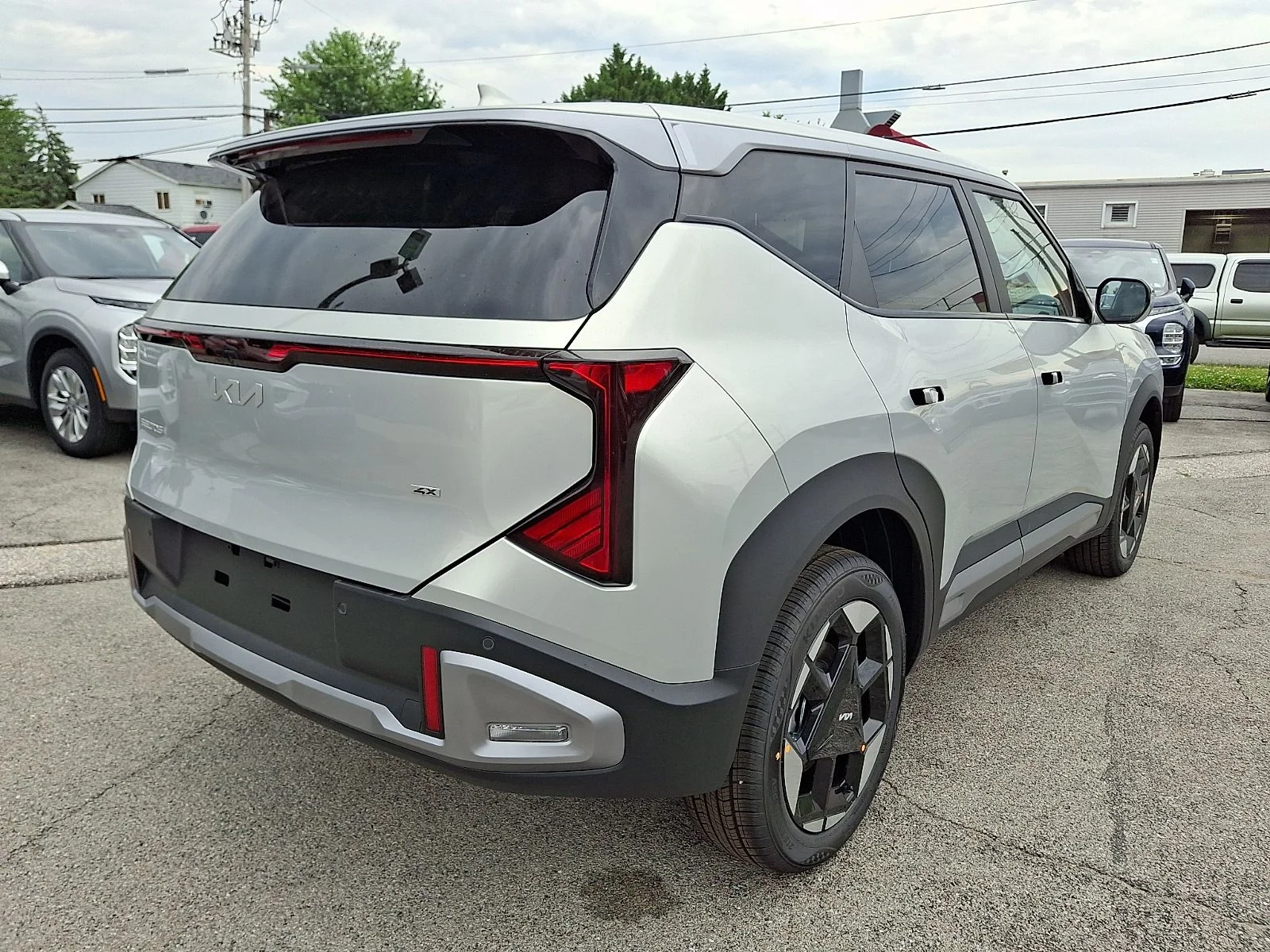New 2027 White Kia S image 8