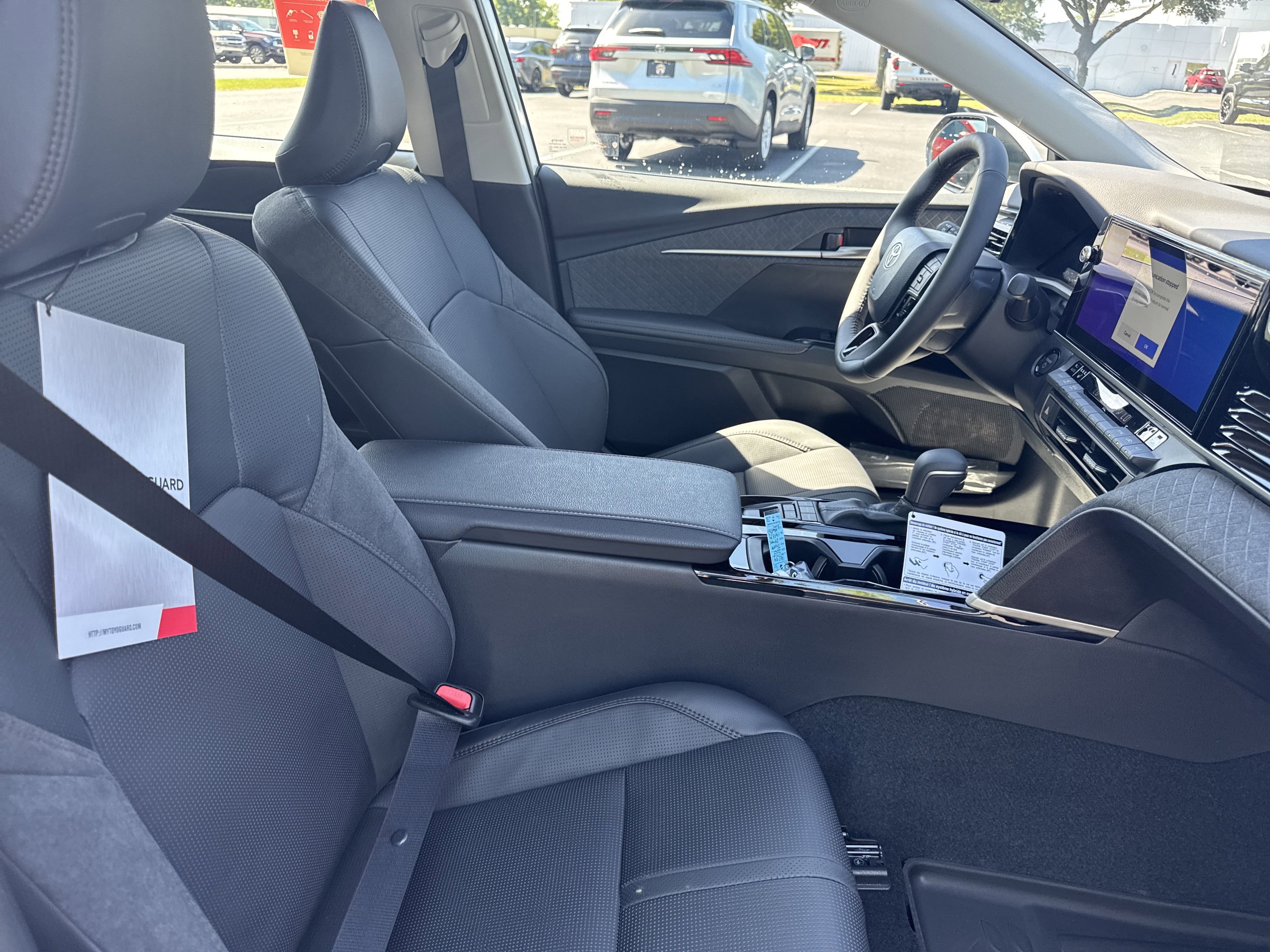 Used 2025  Toyota  image 31