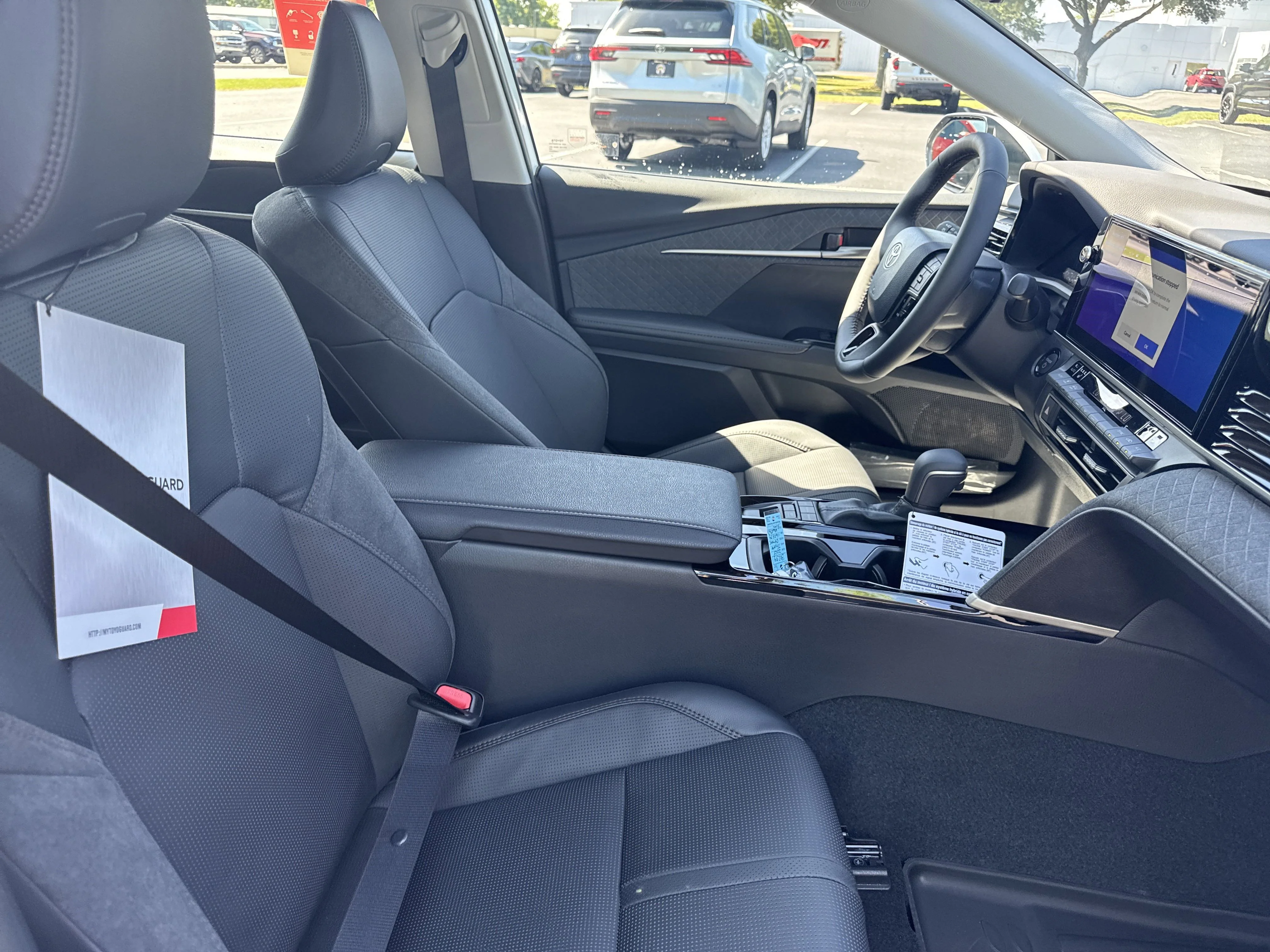 Used 2025  Toyota  image 31