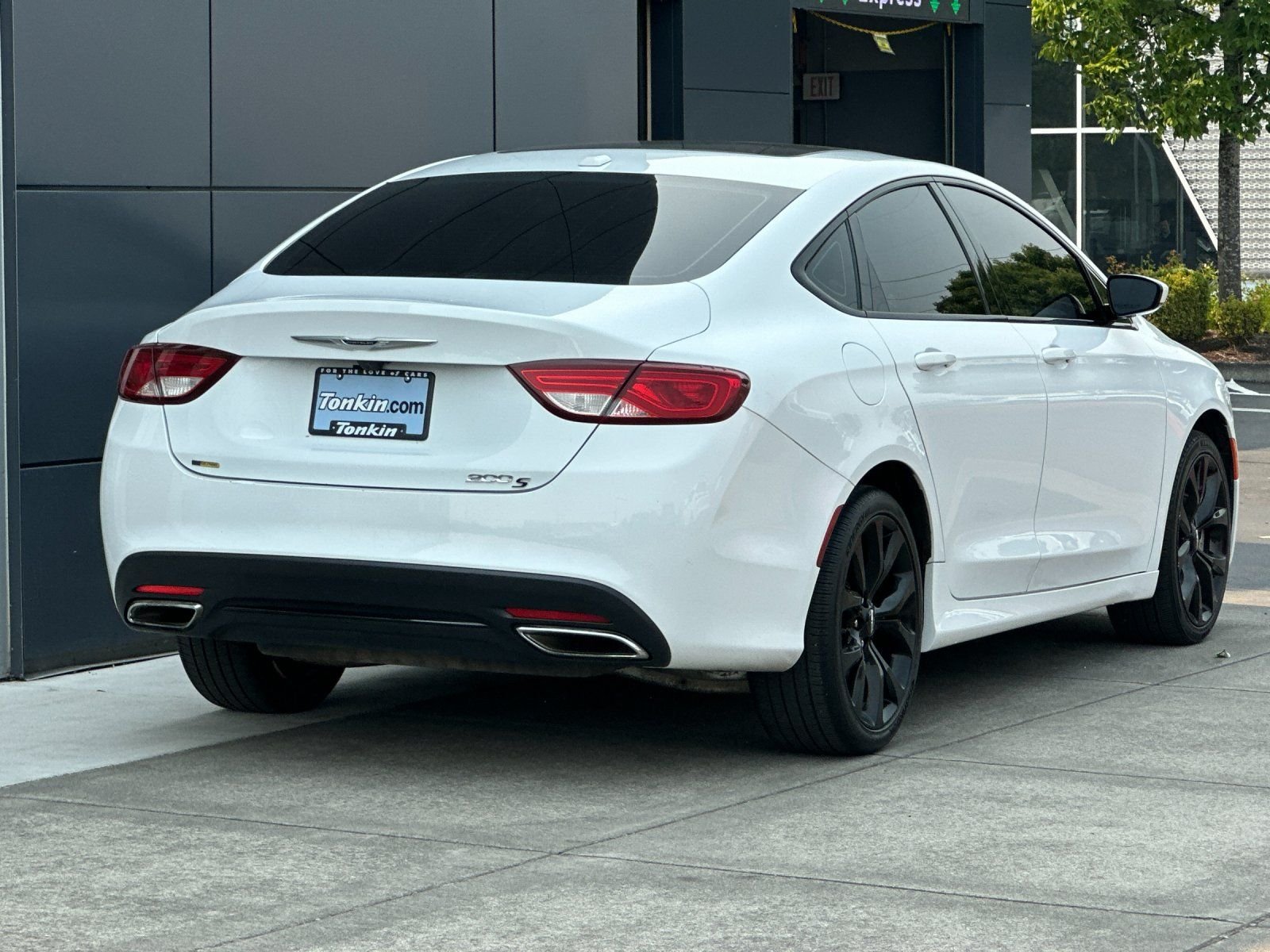 Used 2015 Bright White Clearcoat Chrysler S image 3