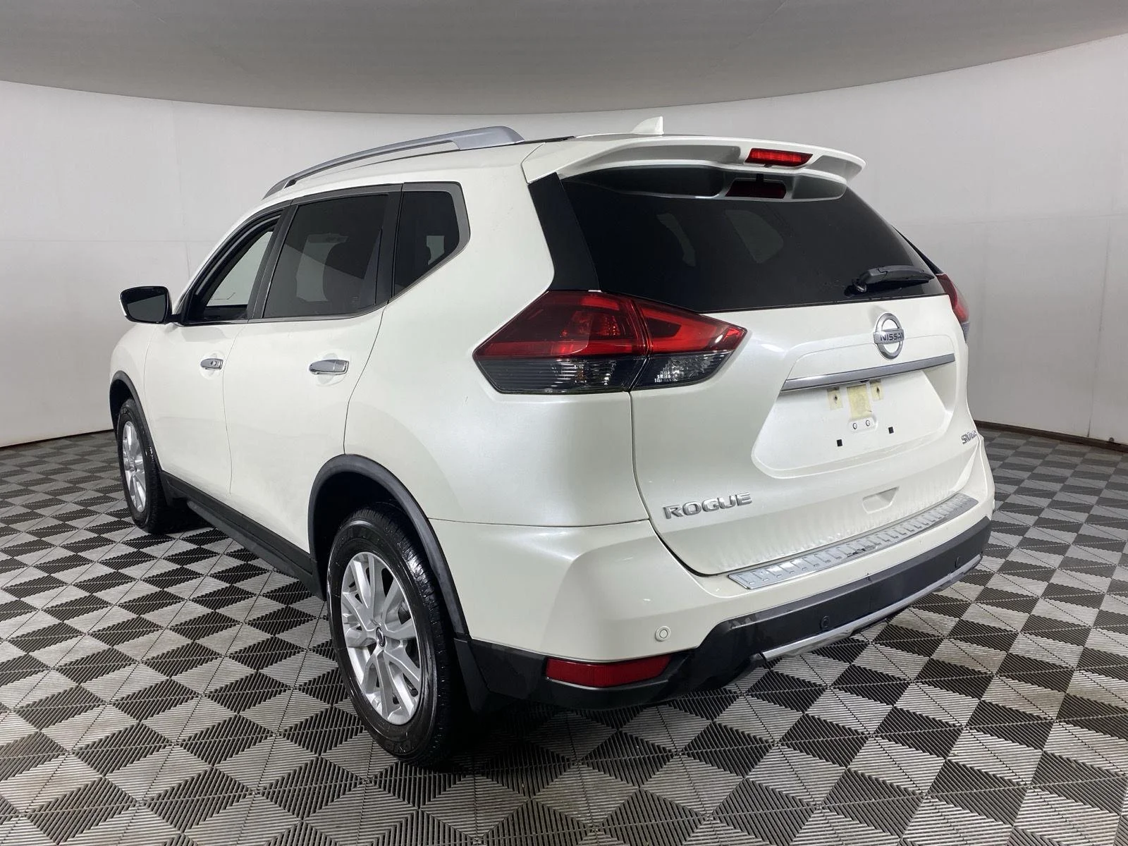 Used 2020 Pearl White Tricoat Nissan SV image 5