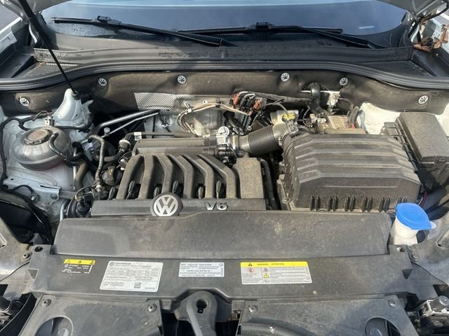 Used 2023 White Volkswagen 3.6L V6 SE w/Technology image 19
