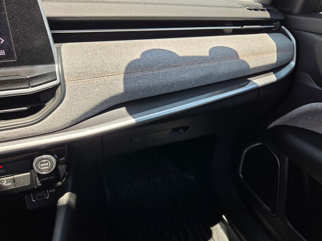 Used 2022 Silver Jeep Sport image 29